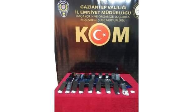 Gaziantep'te gümrük kaçağı 19 cep telefonu ele geçirildi