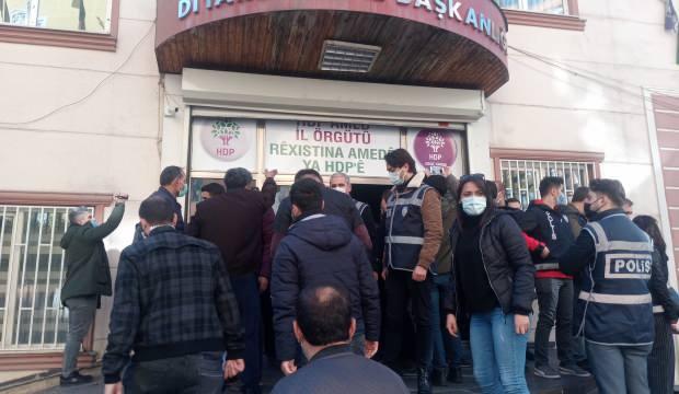 HDP’liler ile evlat nöbeti tutan aileler arasında 'hoşt' gerginliği