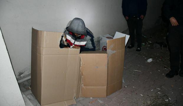 Türkiye'ye kaçak yollarla girmişti! Karton koli içinde yakalandı