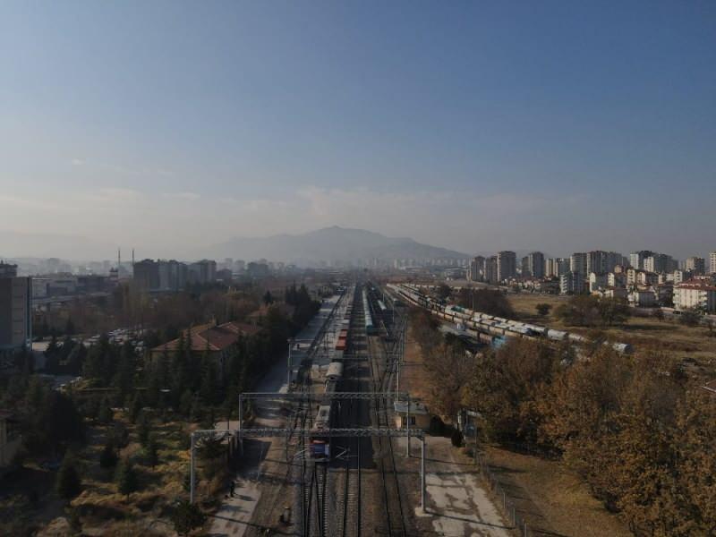 Türkiye’den Çin’e gitmek için 4 Aralık Cuma günü törenle yola çıkarılan ilk ihracat treni Kayseri’den geçti.