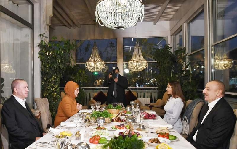 Başkan Erdoğan, Azerbaycan’da akşam yemeğine katıldı