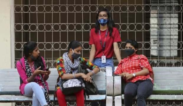 Hindistan'da Kovid-19 aşısı yaptıranların binde 1,8'inde yan etki görüldü