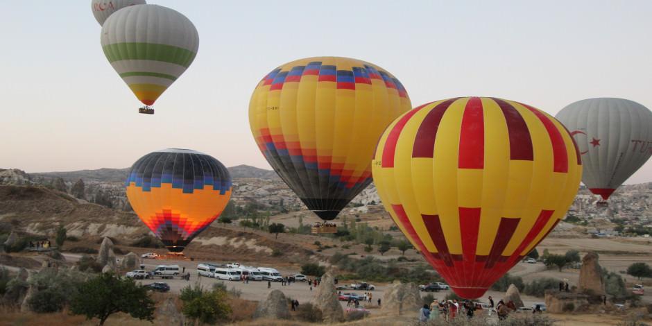 Kapadokya'da balonlara rüzgar engeli! Turlar iptal edildi
