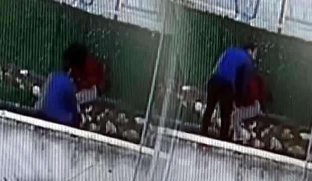 Sokak ortasında kadına şiddet!