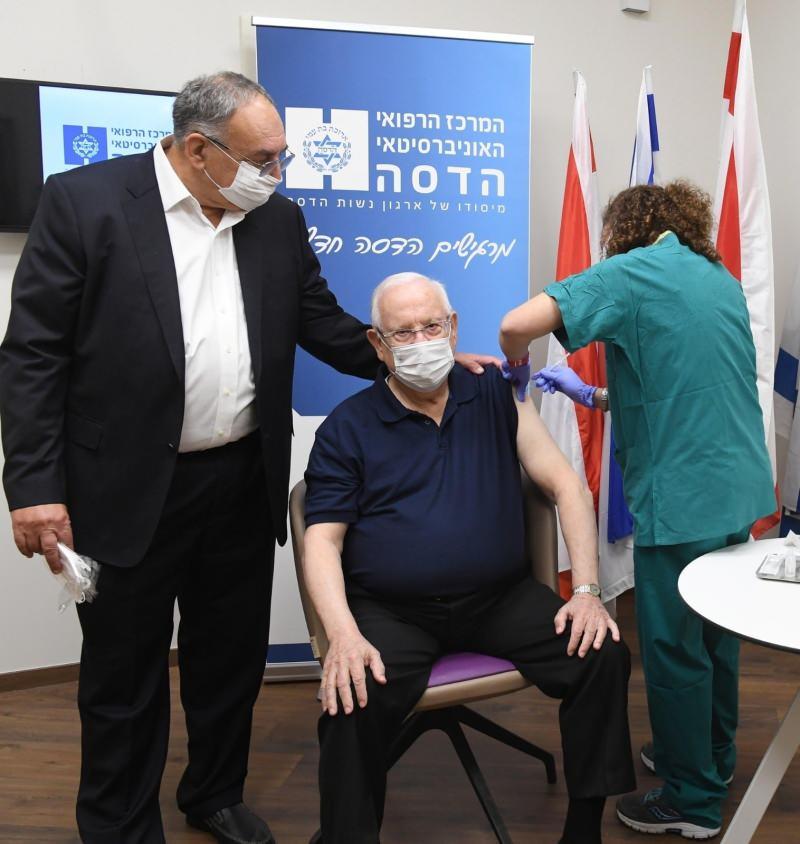 İsrail Cumhurbaşkanı Rivlin, korona aşısı oldu