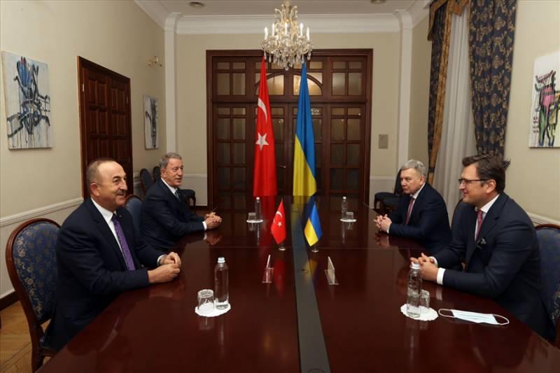 Milli Savunma Bakanı Hulusi Akar ve Dışişleri Bakanı Mevlüt Çavuşoğlu, Ukraynalı Mevkidaşları İle 2+2 Formatı’nda Toplantıya Katıldı