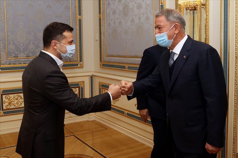 Milli Savunma Bakanı Hulusi Akar, Ukrayna Devlet Başkanı Vladimir Zelenskiy