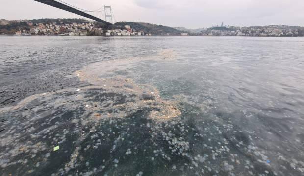 İstanbul Boğazı’nda tepki çeken görüntüler!