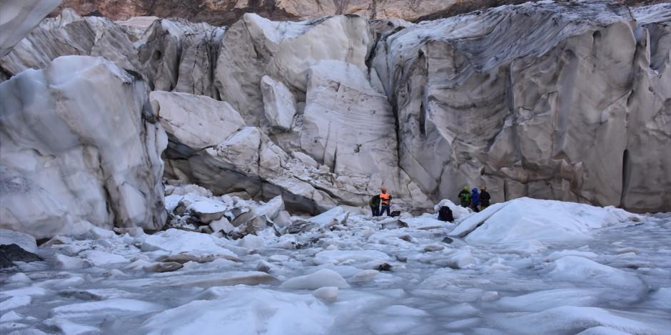 Türkiye'nin en büyük vadi buzulu: Uludoruk Buzulları