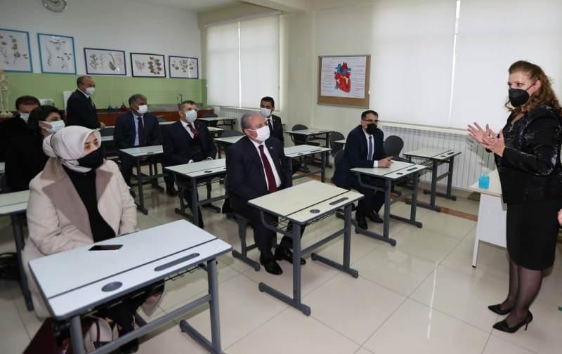 TBMM Başkanı Şentop, Kalkandelen’deki Maarif Okullarını ziyaret etti