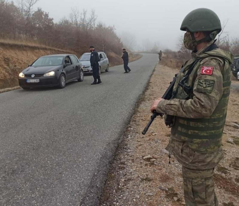 Türk askeri Kosova-Sırbistan sınırında devriye yaptı