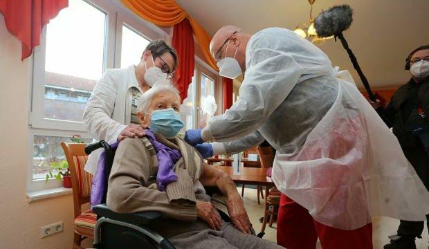 Almanya'da ilk Kovid-19 aşısı yapıldı