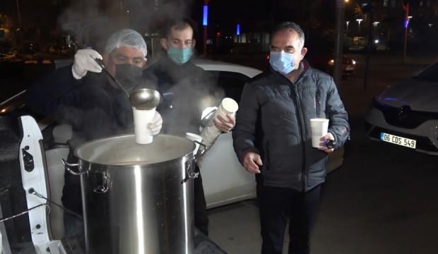 Belediyeden görev başındaki polislere çorba ikramı