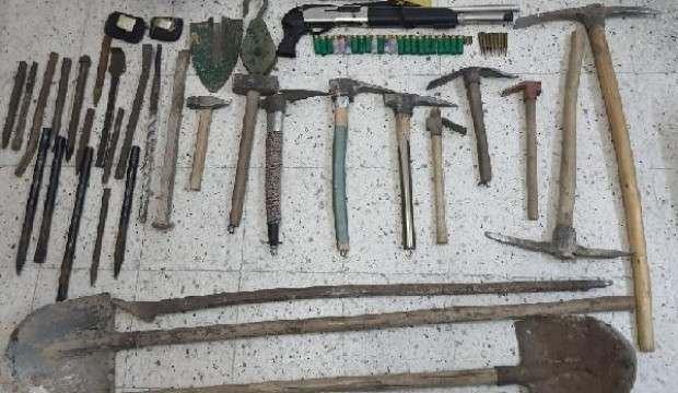 Niğde'de kaçak define kazısına 8 gözaltı