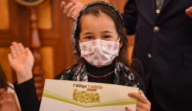 6 yaşındaki Zeynep, kazandığı ödülü SMA hastalarına bağışladı