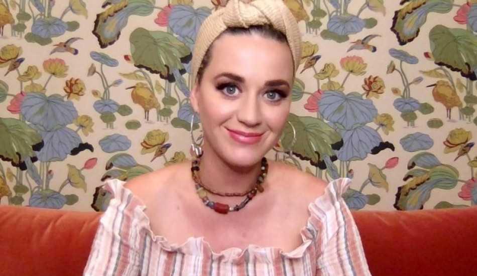 dunyaca_unlu_sanatci_katty_perry_turk_markasi_kupe_takiyor_1609141634_2748.jpg