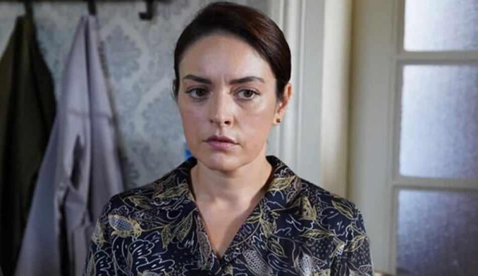 masumlar_apartmaninin_safiyesi_ezgi_mola_2_milyon_tlyi_elinin_tersiyle_itti_1609155683_4241.jpg