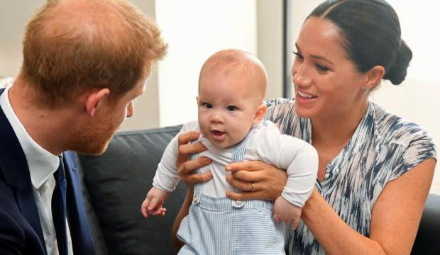 prens_harry_ve_meghan_marklein_ilk_podcastlerinin_surprizi_archie_1609398078_3431.jpg
