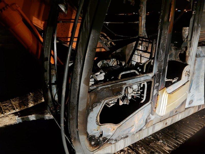 Diyarbakır’da belediyenin kiraladığı iş makinesini yaktılar