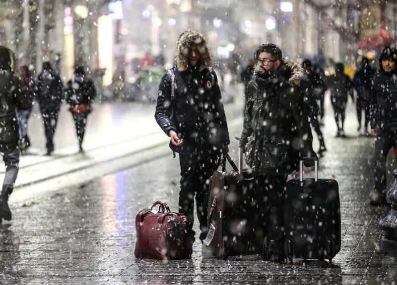 Son dakika: Meteoroloji peş peşe uyardı! 'İstanbul'a kar ne zaman geliyor?' sorusu cevap buldu