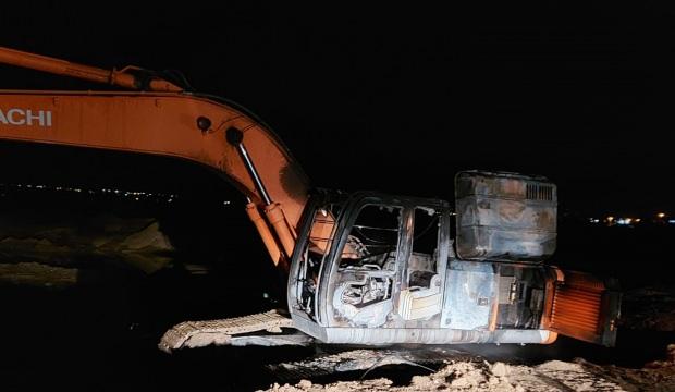 Diyarbakır’da belediyenin kiraladığı iş makinesini yaktılar