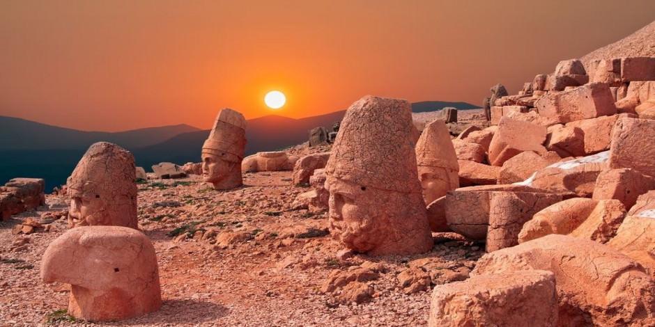 "Güneşin doğuşunun en güzel izlendiği yer" Nemrut Dağı