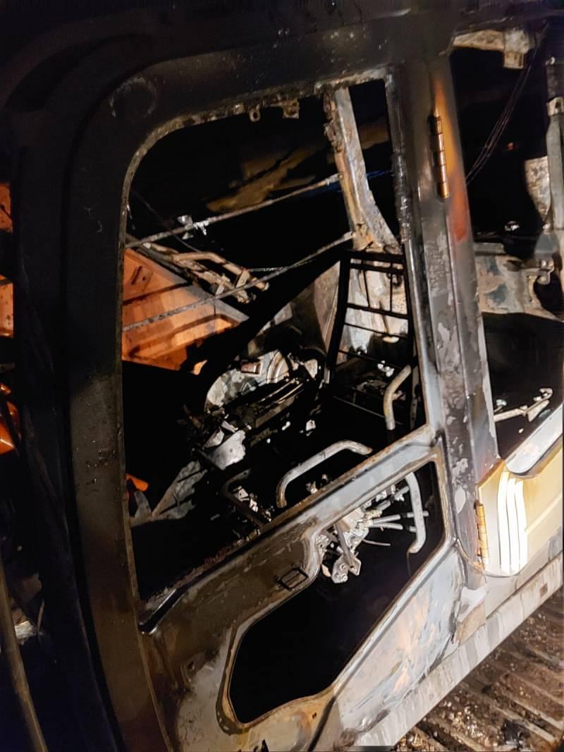 Diyarbakır’da belediyenin kiraladığı iş makinesini yaktılar