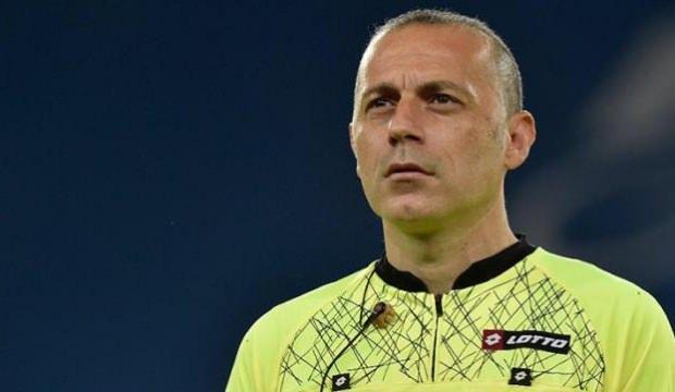 Cuneyt Cakir Son 10 Yilin En Iyi 2 Hakemi Secildi Tum Spor Haber