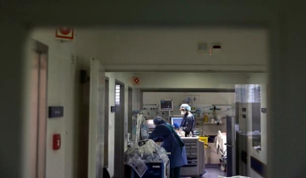 İsveç sağlık sistemi Kovid-19 pandemisi nedeniyle alarm veriyor