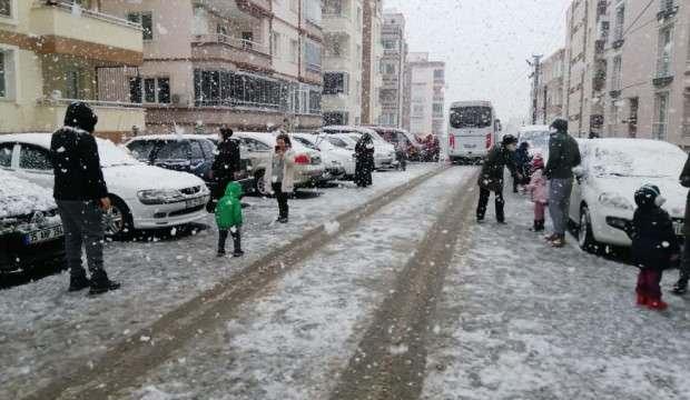 İzmir’de kar sevinci