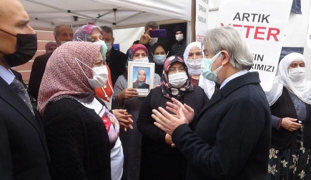Kültür ve Turizm Bakan Yardımcısı Demircan, evlat nöbetindeki aileleri ziyaret etti