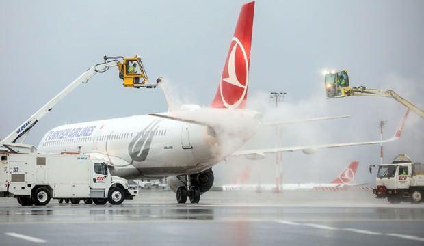 THY uçaklarına buzlanmaya karşı 'de-icing' önlemi