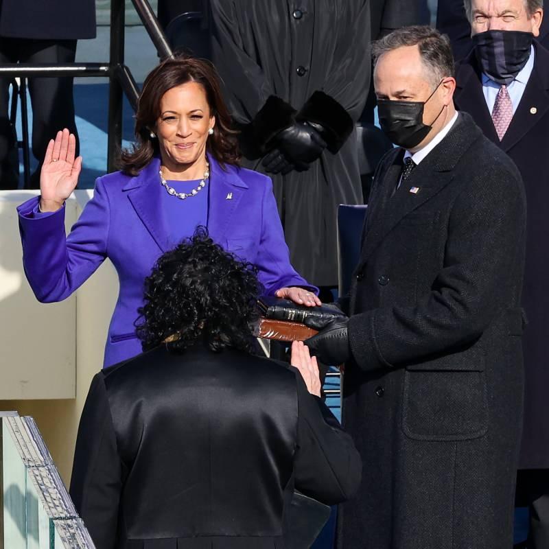 ABD'nin ilk kadın başkan yardımcısı Kamala Harris yemin ederek görevine başladı