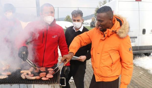 Beşiktaşlı futbolcular barbekü partisinde