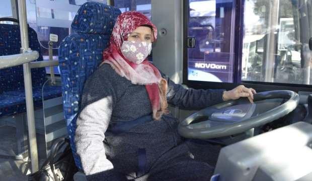Burdur'da ilk kadın halk otobüsü şoförü direksiyon başında