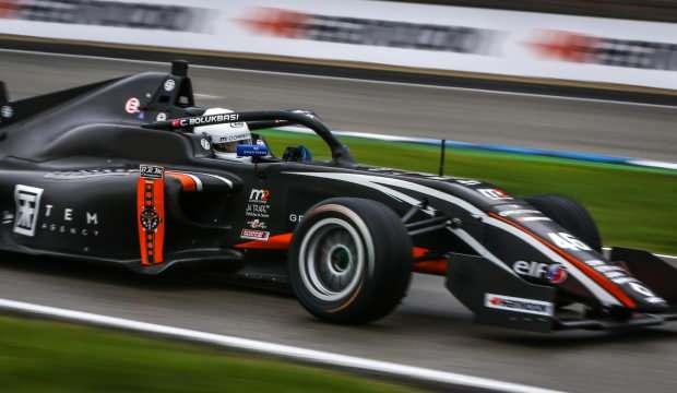 Cem Bölükbaşı sanal pistlerden Formula 3 uzandı