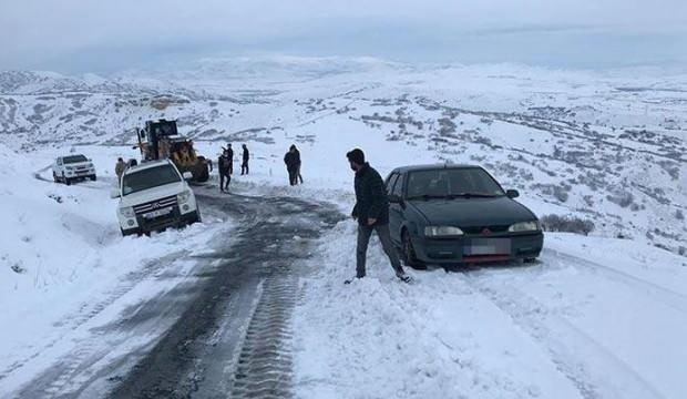 Elazığ'da karda mahsur kalan 15 kişi kurtarıldı