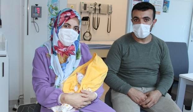 ic organlari disarida dogan bebek 1 gunlukken oldugu ameliyatla adeta yeniden dogdu saglik haberleri
