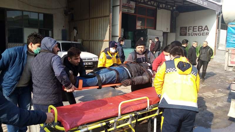 Bursa'da 300 kilogram ağırlığındaki sünger kalıbı yoldan geçen motosikletlinin üzerine düştü