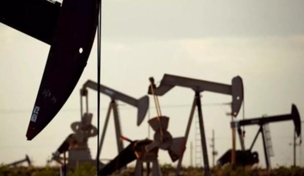 Petrol stok verileri öncesi geriledi