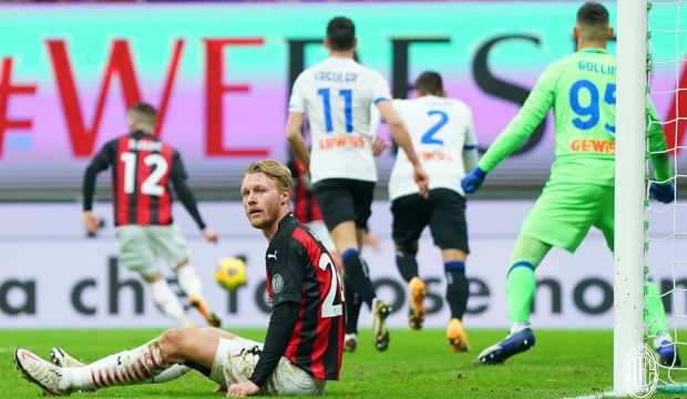 Serie A'da lider Milan yenildi, takipçisi Inter fırsat tepti