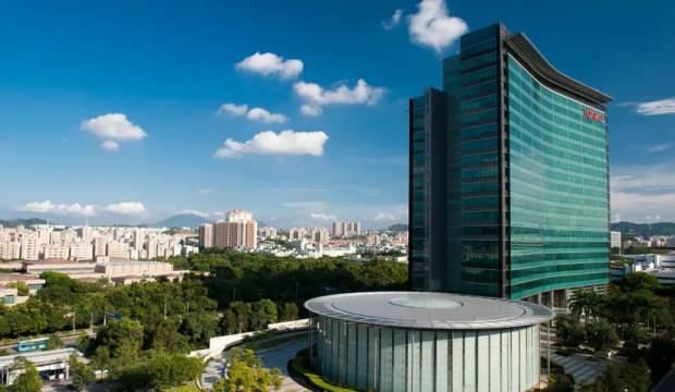 Huawei iddiaları reddetti: Telefon markalarını satmayacak