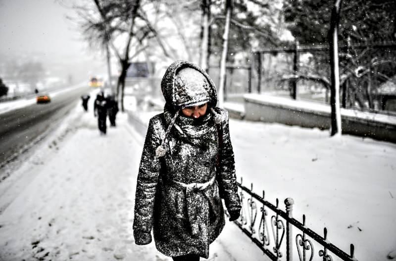 Son dakika: Meteoroloji ve AKOM uyarmıştı! İstanbul'da kar yağışı başladı...