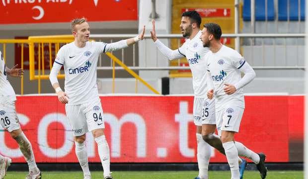 Kasımpaşa işi ilk yarıda bitirdi!