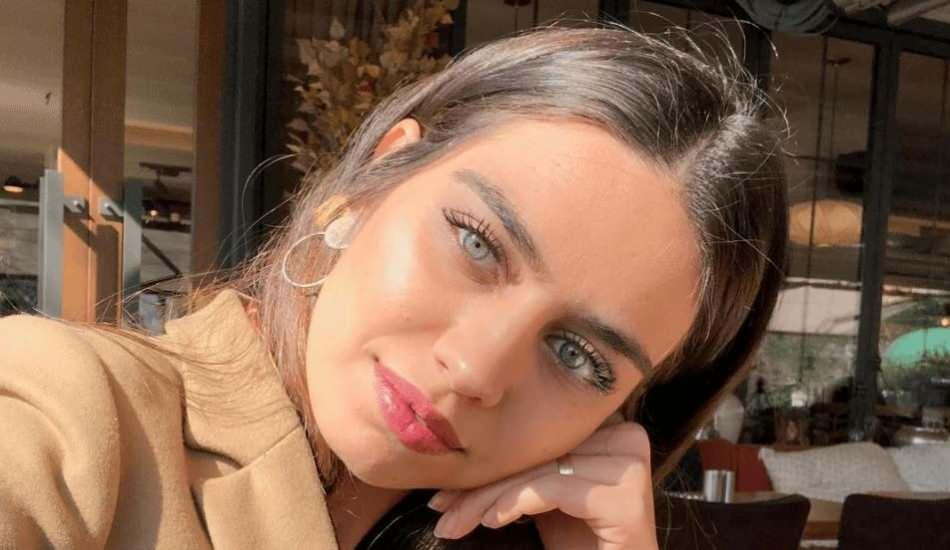 mesut_ozilin_esi_amine_gulseden_annesi_ve_kizi_ile_uc_kusak_paylasimi_1612080926_9247.jpg