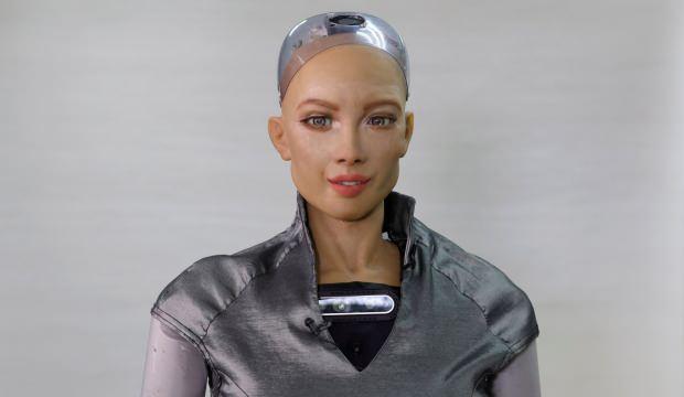 Robot Sophia pandemi nedeniyle seri üretime geçiyor