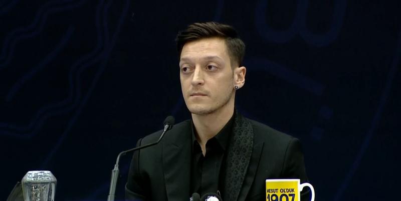Mesut Özil imzayı attı!
