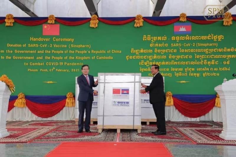 Kamboçya Çin'den ilk doz Kovid-19 aşısını aldı