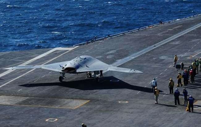 ABD'ye ait uçak gemisinden kalkış yapmaya hazırlanan İnsansız Muharip Hava Aracı