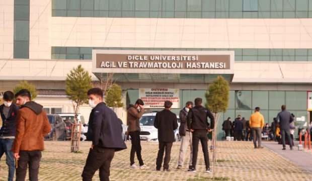 Diyarbakir Da Ailelerin Silah Sopa Ve Tasli Kavgasi 1 Olu 2 Yarali Guncel Haberleri